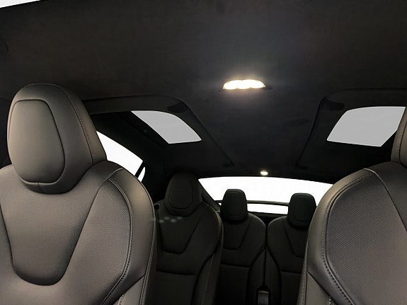 Tesla Model X 18 of 30