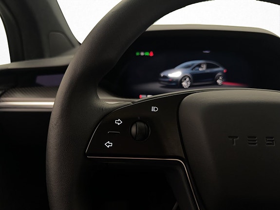 Tesla Model X 15 of 30