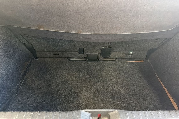 Nissan Micra 9 of 12