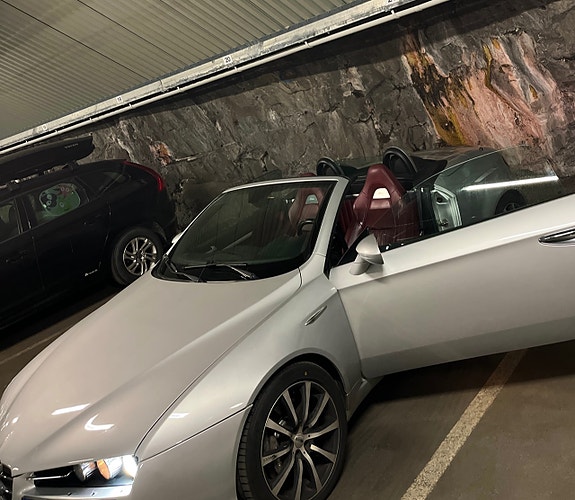 Alfa Romeo Spider 3 of 17