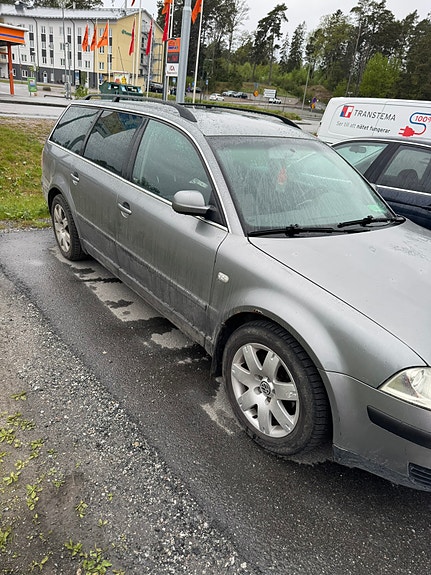 Volkswagen Passat 2 of 6