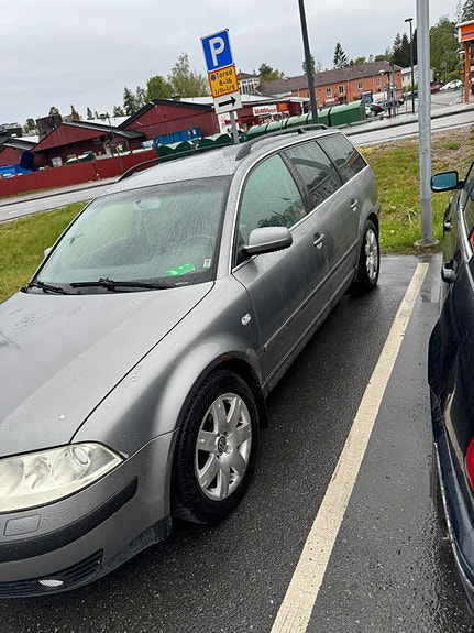 Volkswagen Passat 3 of 6