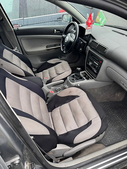 Volkswagen Passat 4 of 6