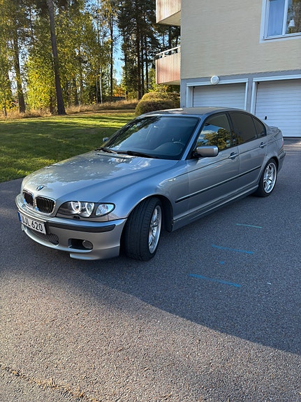 BMW 320i 4 of 11