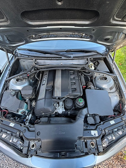 BMW 320i 10 of 11