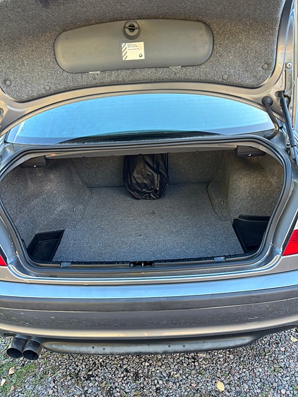 BMW 320i 11 of 11