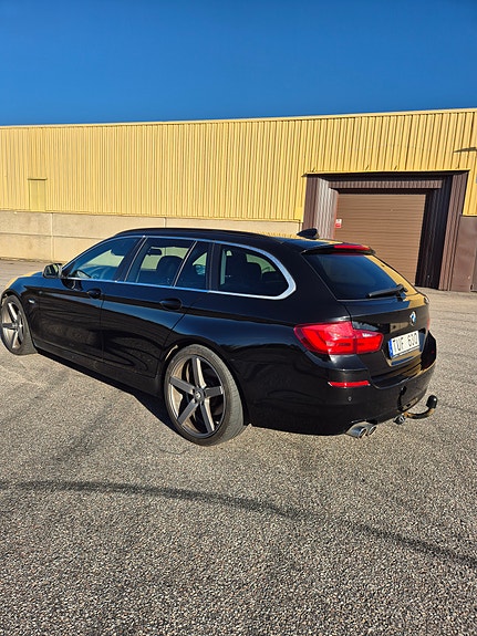 BMW 520d 2 of 10