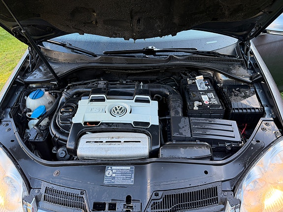 Volkswagen Golf V 2 of 7