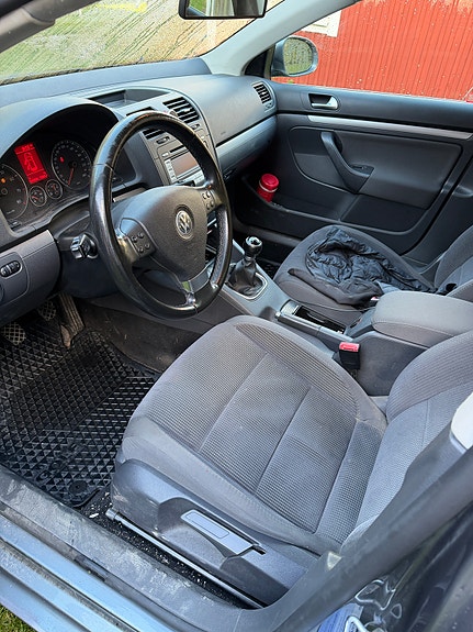 Volkswagen Golf V 3 of 7