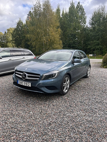 Mercedes-Benz A180 2 of 10