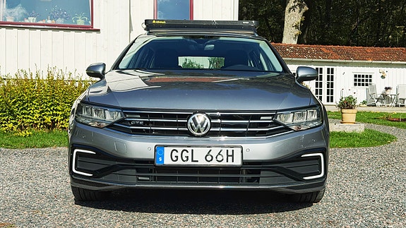 Volkswagen Passat 2 of 14