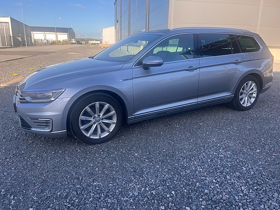 Volkswagen Passat 3 of 13