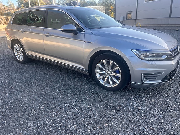 Volkswagen Passat 6 of 13