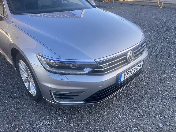 Volkswagen Passat 4 of 13