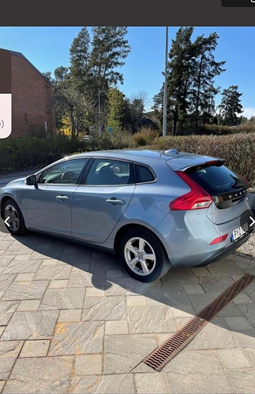 Volvo V40 2 of 4