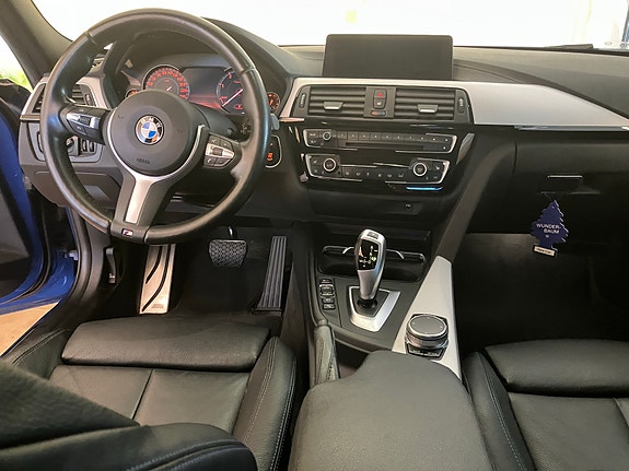 BMW 320d 3 of 5