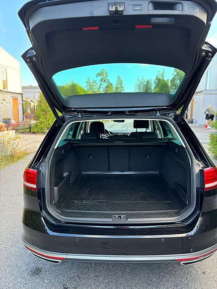 Volkswagen Passat Alltrack 6 of 8