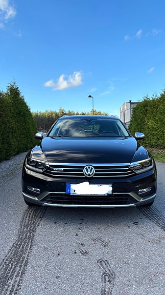 Volkswagen Passat Alltrack 2 of 8