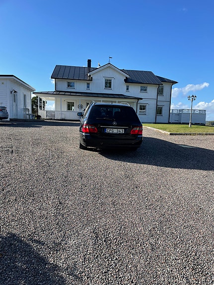 Mercedes-Benz E220 6 of 10