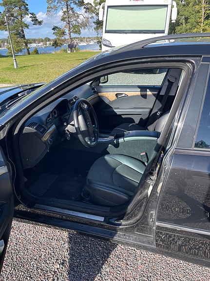 Mercedes-Benz E220 9 of 10