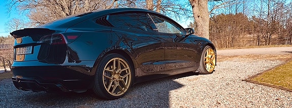 Tesla Model 3 9 of 10