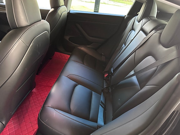 Tesla Model 3 7 of 10