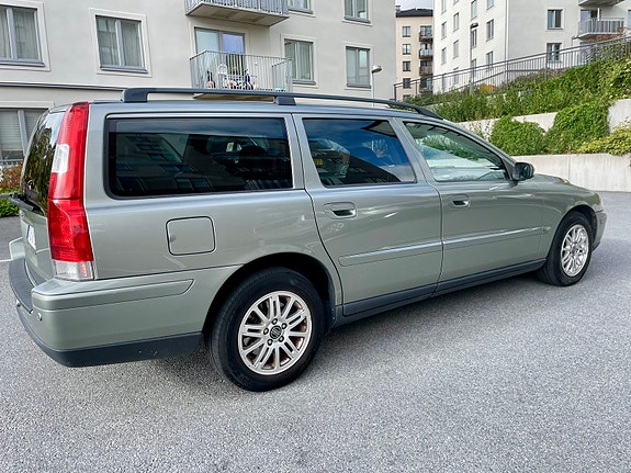 Volvo V70 4 of 7