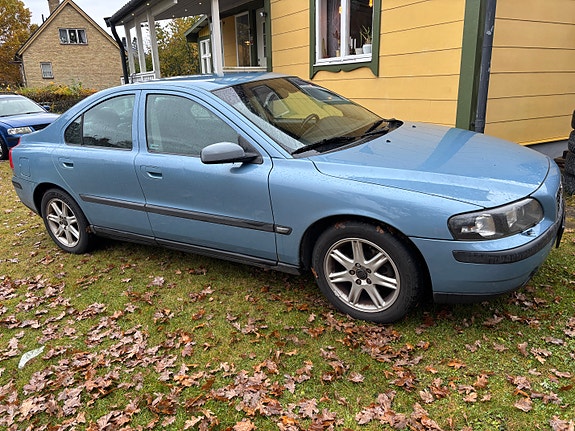 Volvo S60 2 of 11