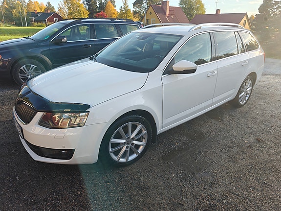 Skoda Octavia 2 of 6