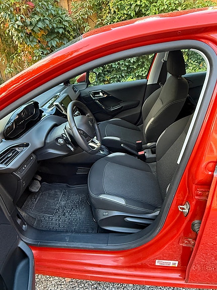 Peugeot 208 8 of 8