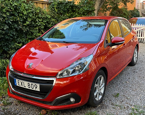Peugeot 208 4 of 8