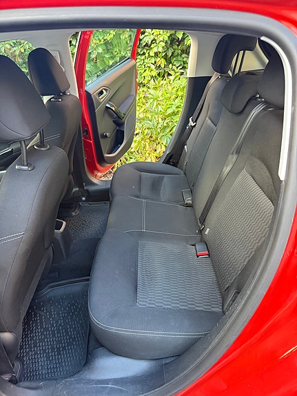Peugeot 208 6 of 8