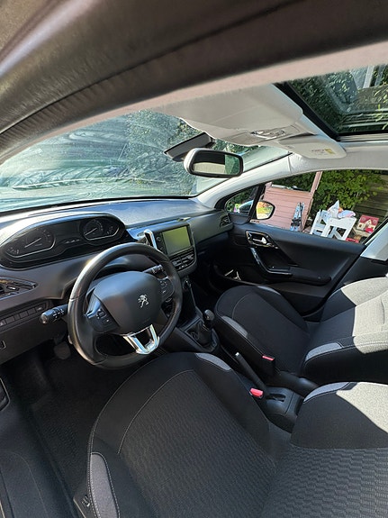 Peugeot 208 11 of 11