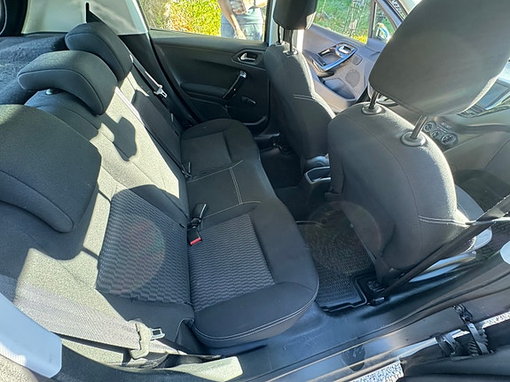 Peugeot 208 8 of 11
