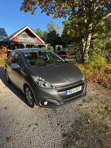 Peugeot 208 3 of 11