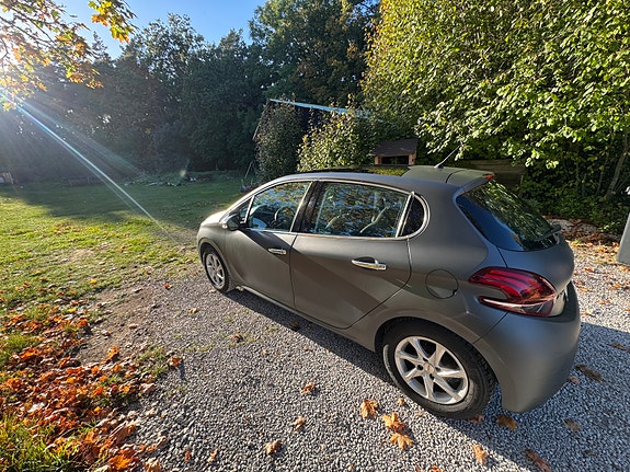 Peugeot 208 4 of 11