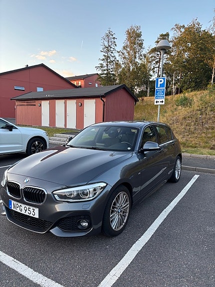 BMW 118i 2 of 7