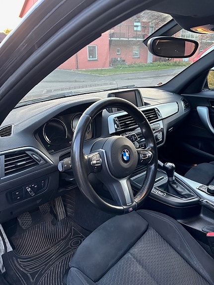 BMW 118i 5 of 7