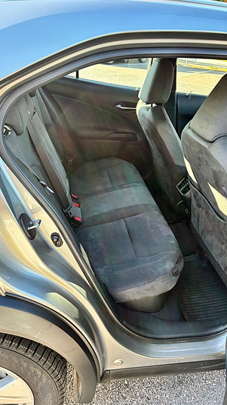 Lexus UX250h 15 of 21