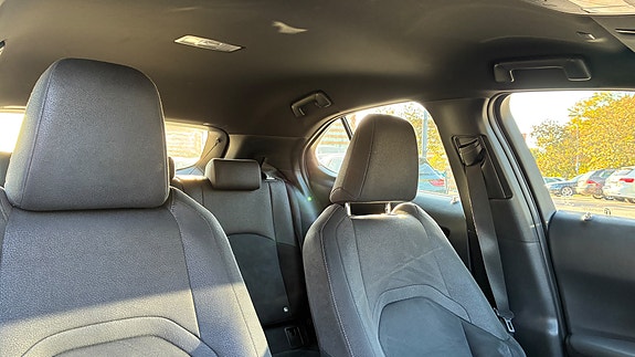 Lexus UX250h 10 of 21