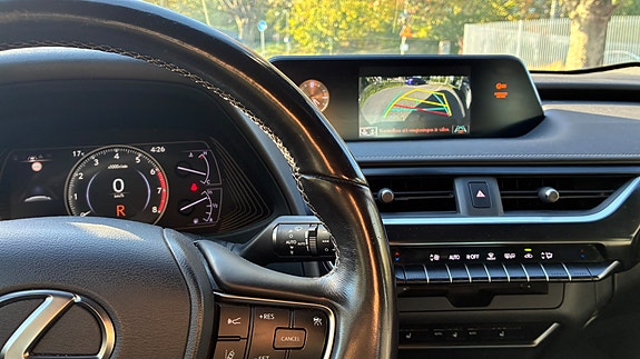 Lexus UX250h 8 of 21