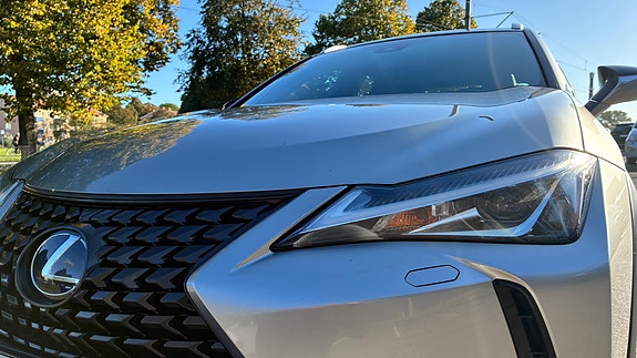 Lexus UX250h 3 of 21