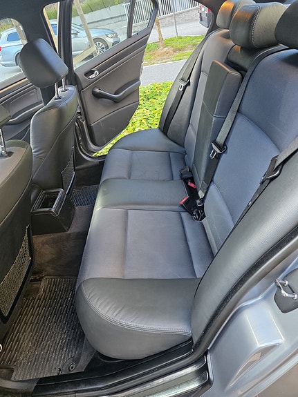 BMW 320i 8 of 8