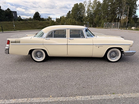 Chrysler New Yorker 6 of 16