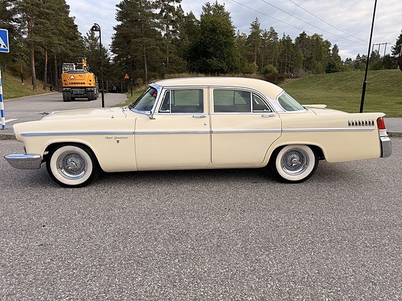Chrysler New Yorker 2 of 16