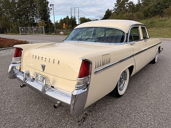 Chrysler New Yorker 5 of 16