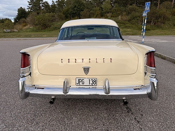 Chrysler New Yorker 4 of 16