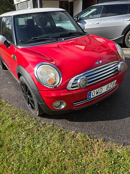 MINI Cooper 2 of 3