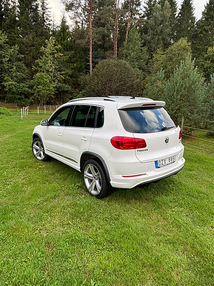 Volkswagen Tiguan 2 of 5