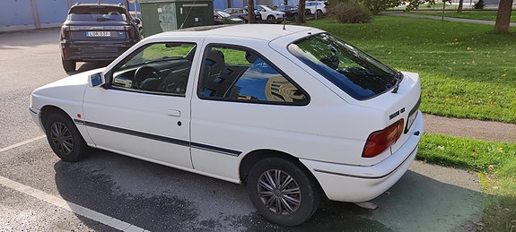 Ford Escort 4 of 7